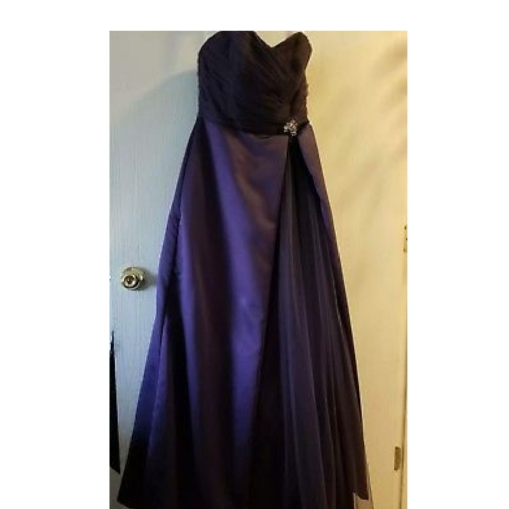 Bridesmaids dress size 2, style F15137, color: Mar